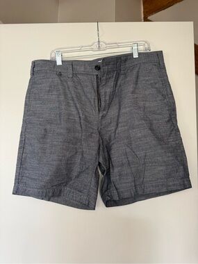 Eddie Bauer Men's Flat Front Shorts in Charcoal Heather